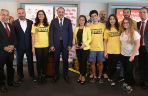 Bilişim Medyası Derneği tarafından Bahçeşehir Kolejine ödül