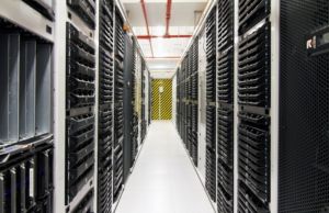 Yerel Veri Merkezi : Hibrit Buluta Açılan Kapı Yerel Veri Merkezi, Hibrit Bulut, Radore, Radore Veri Merkezi, Veri Merkezi