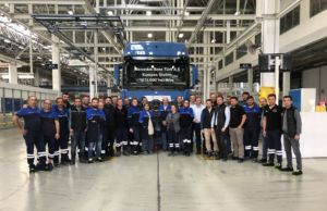 Mercedes-Benz Türk 275.000’inci kamyonu indirdi!