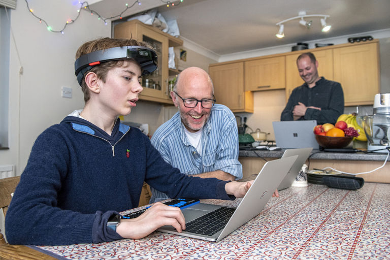 Microsoft HoloLens ile görme engellilere yeni imkanlar sunuyor