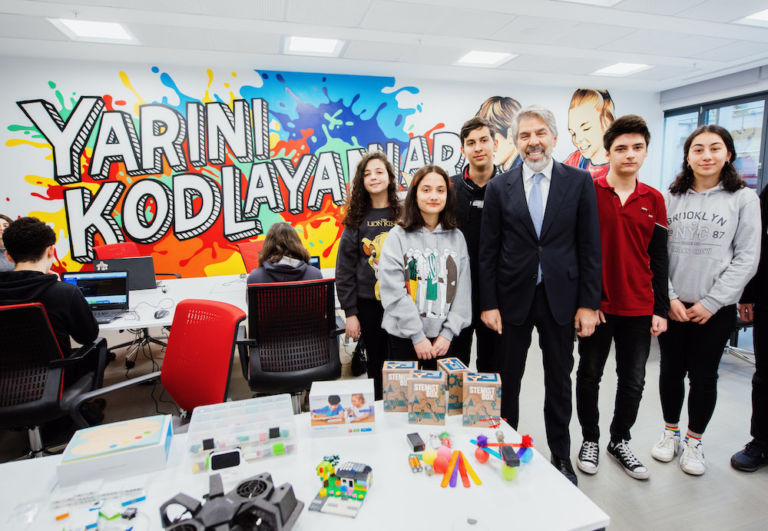 Türkiye Vodafone Vakfı yapay zeka eğitimi verecek!