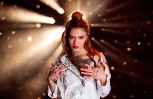 fizy ve TV+ #EvdeHayatVar konserlerinin bu akşamki konuğu Feride Hilal Akın!