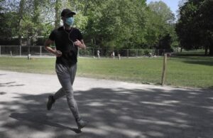 Maskeyle Koşu Yapmak Ne Kadar Sağlıklı? Adamın Akciğeri Maske Sebebiyle mi Çöktü? spor yapmak psikolojik rahatlama