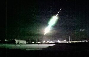 Meteor Düştü! Trabzon, Artvin, Rize, Ardahan, Erzurum, Muş ve birçok doğu şehrimizde böyle görüntülendi! Büyük bir meteor Dünya'ya