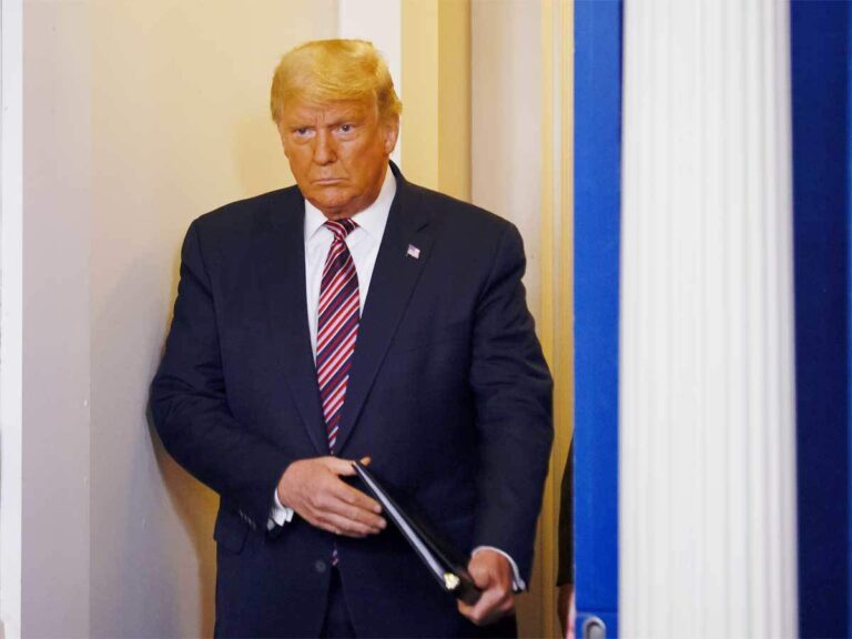 Trump, Xiaomi ile birlikte 10 şirketi kara listeye aldı