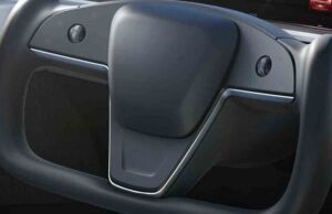 Tesla Geri Vitesi de Otomatik Yapıyor Tesla yenilenen Model S’i ile birlikte ne zaman geri vitesi kullanması gerektiğini bilen bir otomobil olacak