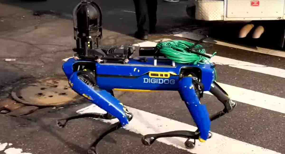 Robot köpek New York polisinin ilk mekanik yardımcısı değil