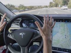Otonom Sürüş Devrimi Gümbür Gümbür Geliyor: Sürücüsüz Araç Keyfi Tesla otopilotta geri vites