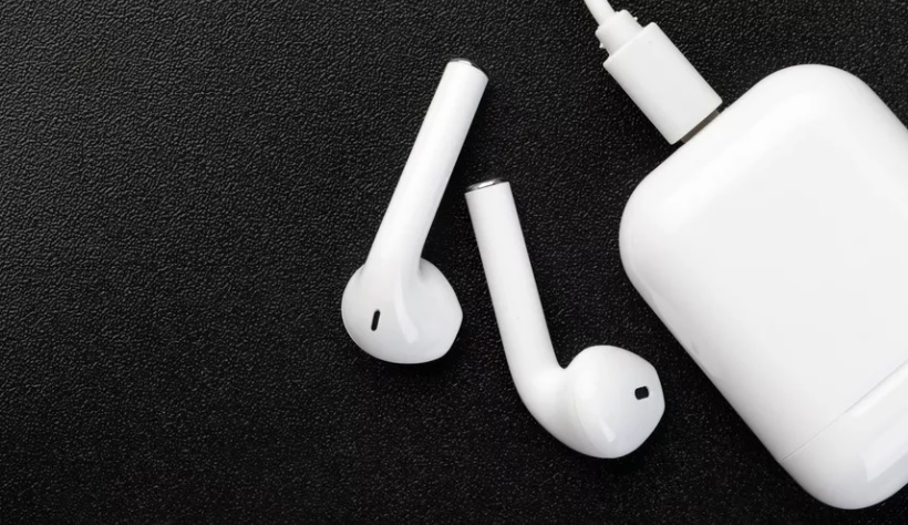 iPhone 13 ve AirPods
