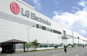 LG, yaklaşık 15 Milyon TL Değerindeki Televizyonu Satışa Çıkardı LG, yaklaşık 15 Milyon TL Değerindeki Televizyonu Satışa Çıkardı