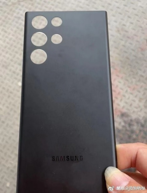 Samsung Galaxy S22, iPhone 13 Kopyası Olabilir Mi?