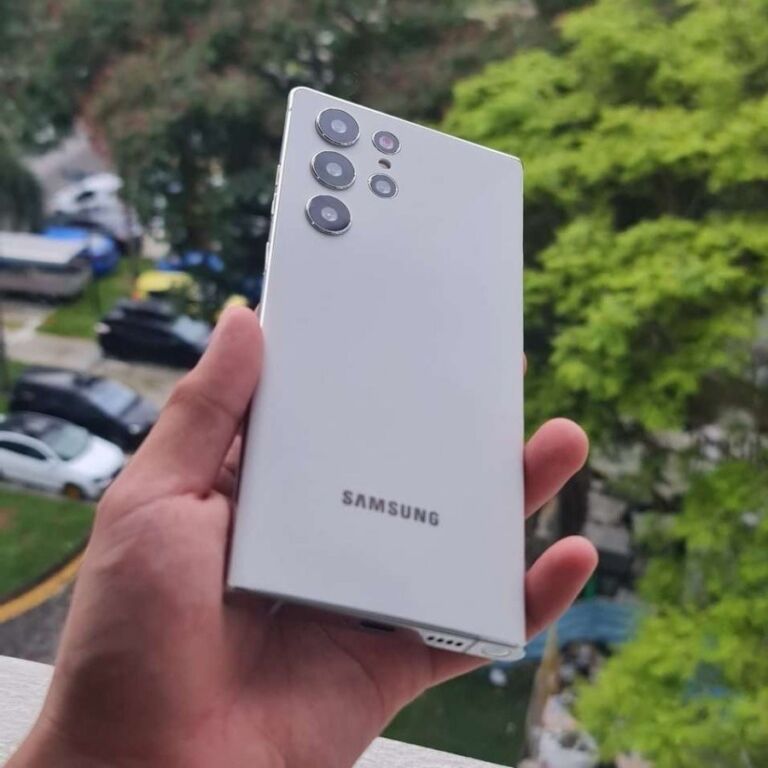 Samsung Galaxy S22 Ultra Kanlı Canlı Görüntülendi: Hem de S Pen İle!