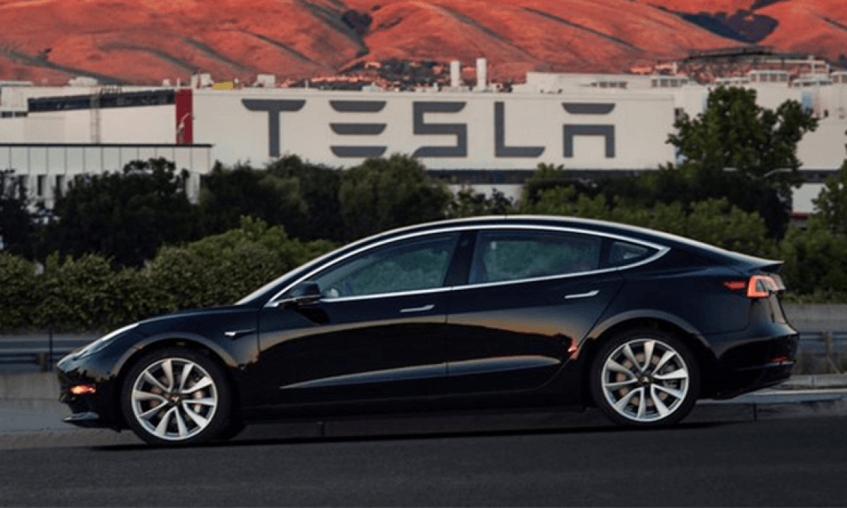 Elon Musk yeni Tesla