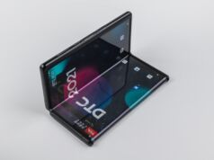 TCL, 360 Derece Katlanabilir Ekranlı Telefonunu Gösterdi!