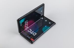 TCL, 360 Derece Katlanabilir Ekranlı Telefonunu Gösterdi!