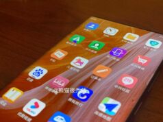 ZTE Axon 40 Kanlı Canlı Görüntülendi: Böyle Bir Tasarım Yok! ZTE Axon 40