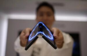 Bu Akıllı Telefon 360 Derece Katlanabiliyor! En fazla ucuzlayan telefonlar