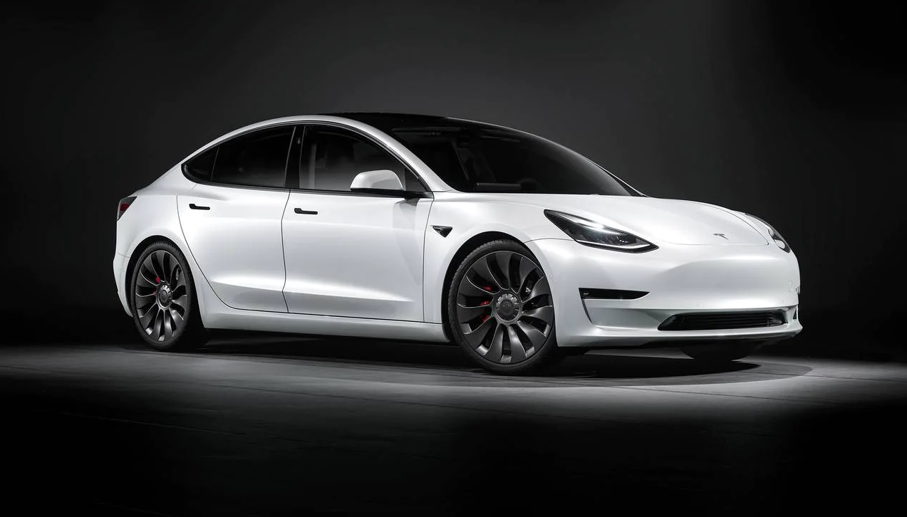 Tesla elektrikli otomobil satışlarında