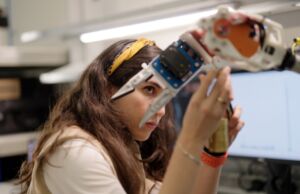 Robot Çalışan Ajansı Dijitalleşmeyi Zirveye Çıkarmak İstiyor insansı robotlar geleceği