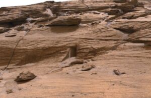 Mars ‘ta Bulunan Kapı Benzeri Şey Aslında Ne? Mars Kuzey Kutbu buzun ağırlığı