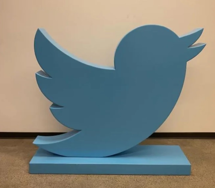 Twitter Ofisindeki Eşyalar Açık Artırmayla Satılıyor