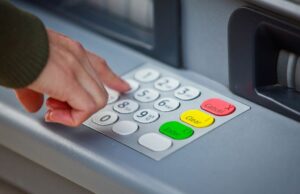 ATM’den Para Çekerken Dikkat! Parmak İzleriniz Takip Edilebilir! Nasıl mı?