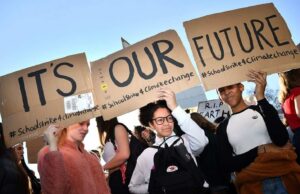 Gençler Endişeli: Çok Fazla Baskı Yapmak Dünyaya Zarar Verecek