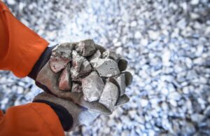 Xiaomi 14 Ultra Titanyum Malzemeyle Geliyor! Bu Ne Demek? Çin nadir toprak elementlerine kısıtlama