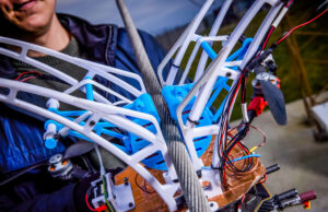 Yeni Nesil Vampir Drone – Elektrik Kablolarını Emerek Sonsuza Kadar Uçabilir Yeni nesil vampir drone