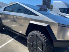 Tesla Cybertruck Yeniden Sahnede: Bu Versiyon Fiyat-Performans Canavarı mı? Tesla Cybertruck satışları