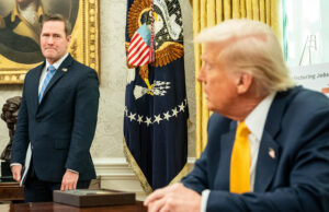 Trump’ın Askeri Sohbet Sızıntısında Goldberg’in Eklenmesinin Sorumlusunun iPhone Olduğu Belirtiliyor