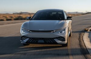 Kia EV6 Yenilendi: Daha Büyük Batarya, Tesla Süper Şarj Uyumluluğu
