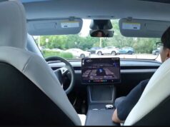 Tesla’nın Robotaksi Aracı Otoparkta Sıkıştı: Otonom Sürüşe Güven Sarsılıyor mu? Tesla binlerce aracı geri çağırdı