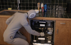 1X Neo İnsansı Robot, 30 Kg Ağırlığına Rağmen 68 Kg Kaldırma Yeteneğiyle Geliyor!