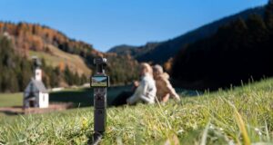 DJI Osmo Pocket 4 ile Hareket Halinde Profesyonel İçerik Üretimi Daha Kolay Hale Geliyor DJI Osmo Pocket 4