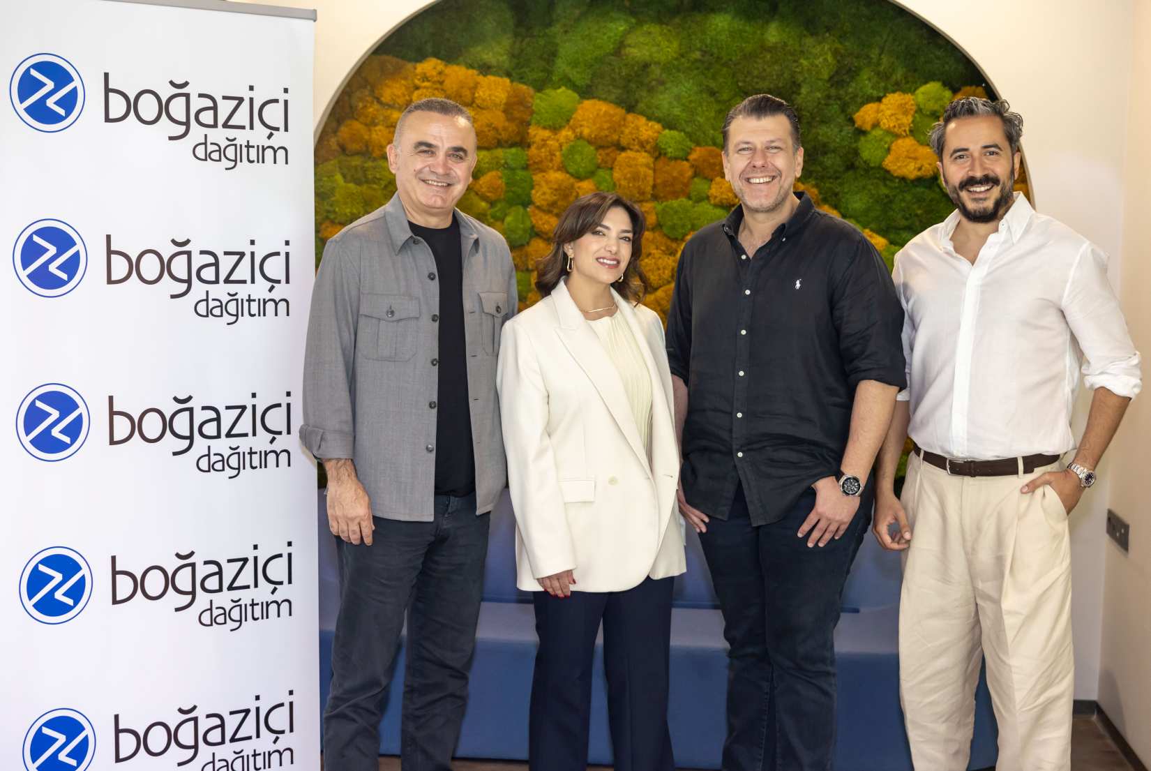ÜnalMasalcı,GülceTecdelioğlu,GürkanŞengil, CanGöver (1) Philips TV Türkiye