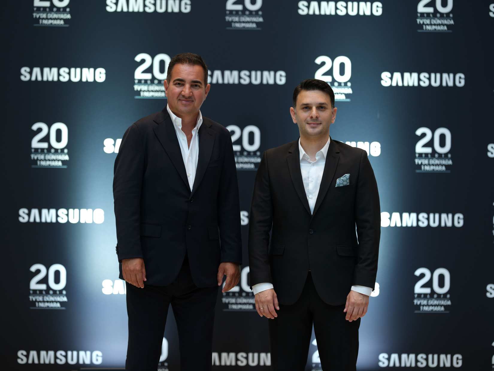 Samsung Electronics Türkiye Tüketici Elektroniği Kıdemli Başkan Yardımcısı Mert Gürsoy, Samsung Electronics Türkiye Ses ve Görüntü Sistemleri Pazarlama Direktörü İbrahim Akdağ,