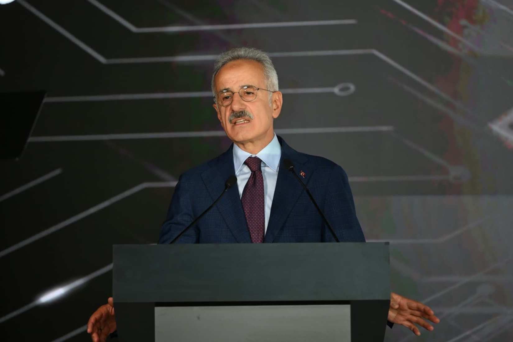 Türkiye Cumhuriyeti Ulaştırma ve Altyapı Bakanı Abdulkadir Uraloğlu